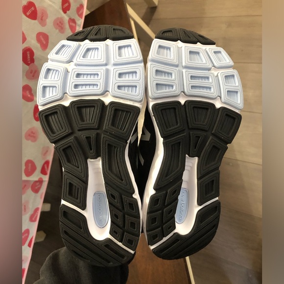 Women’s New Balance 680v6 Black White size 6.5 *New - Picture 9 of 10